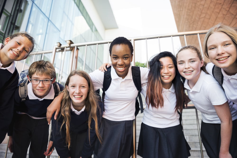 schoolchildren-outside