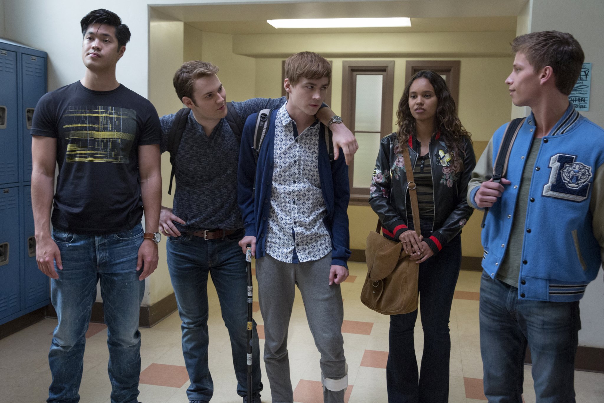 13-reasons-Why-Season-2--Group-shot-hall